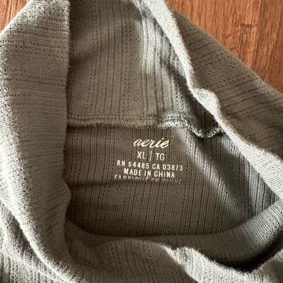 NWOT Aerie Green Turtleneck - Picture 2 of 3